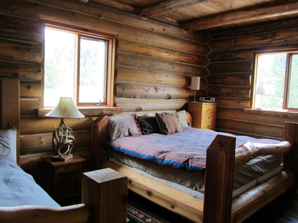 Ldr Lodge - Last Dollar Ranch Смитърс Екстериор снимка