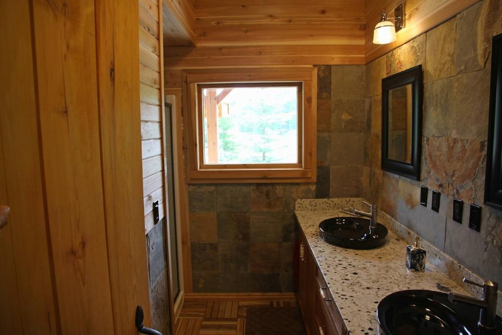 Ldr Lodge - Last Dollar Ranch Смитърс Екстериор снимка