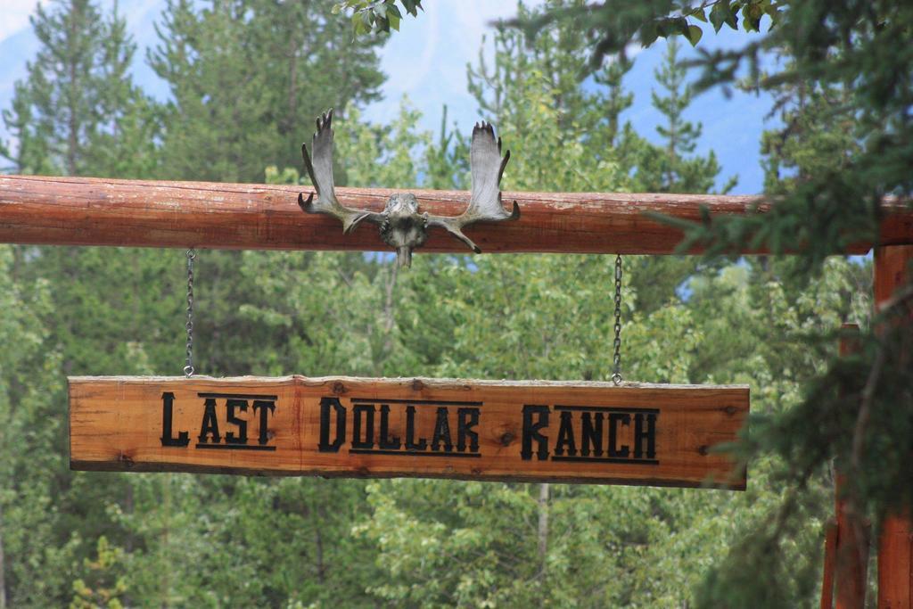Ldr Lodge - Last Dollar Ranch Смитърс Екстериор снимка